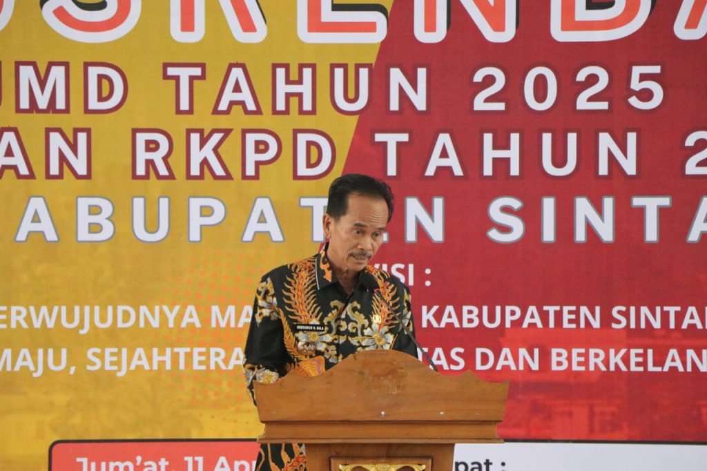 Bupati Sintang, Gregorius Herkulanus Bala berpidato di acara MUSREMBANG RPJMD TAHUN 2025-2029 dan RKPD TAHUN 2026 pada Jumat,11 April 2025. 