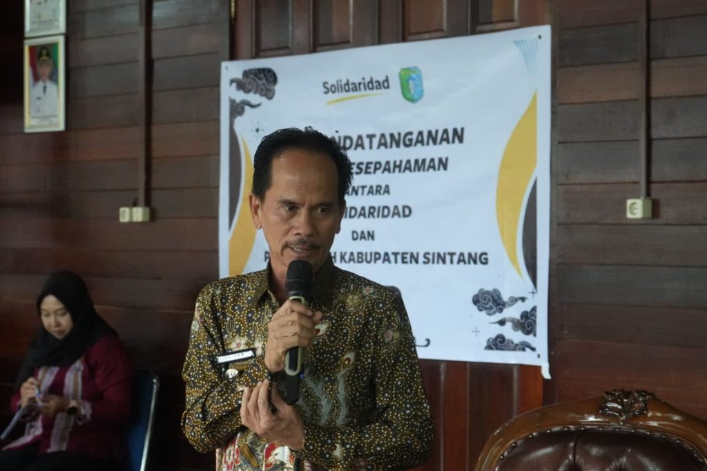 Bupati Sintang, Gregorius Herkulanus Bala menandatangani MoU antara Solidaridad Indonesia dengan Pemkab Sintang pada Kamis, 24 April 2025.