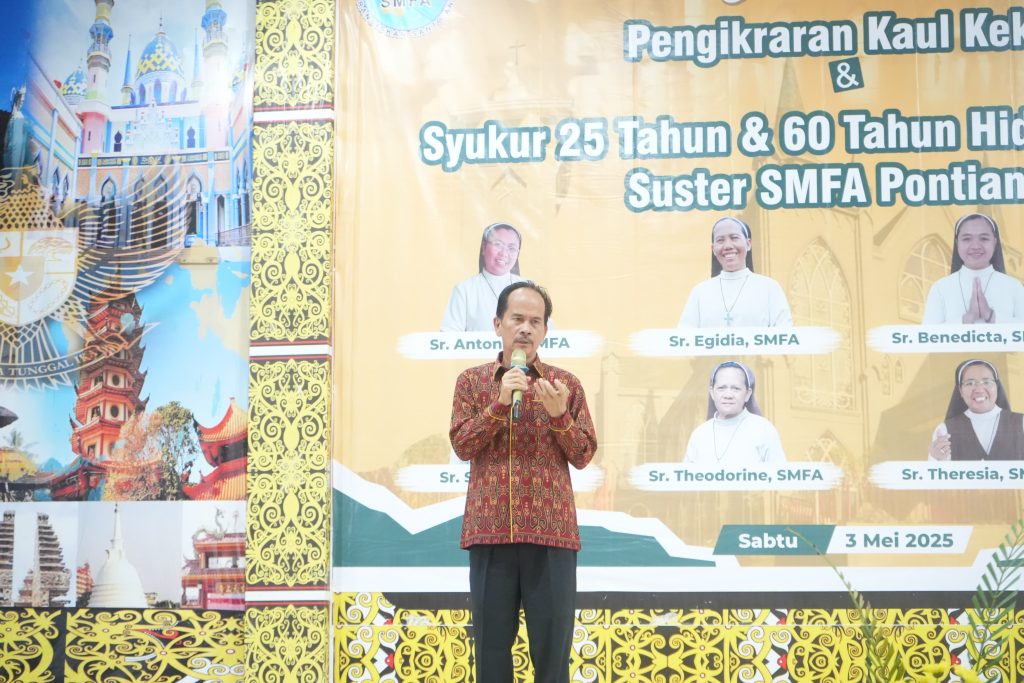 Bupati Sintang, Gregorius Herkulanus Bala menghadiri Misa Perayaan Syukur Hidup Membiara dan Kaul Kekal. 