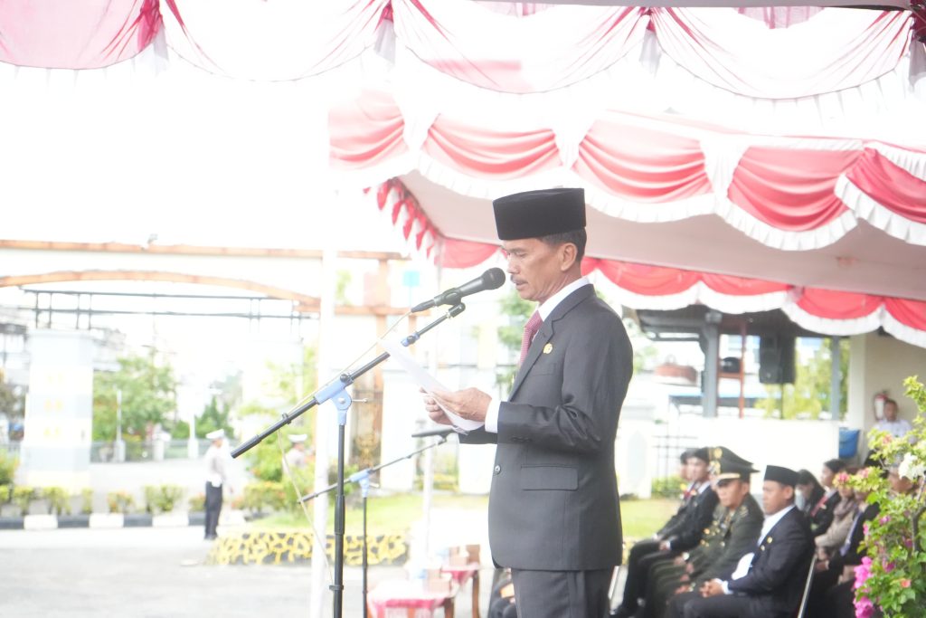 Bupati Sintang, Gregorius Herkulanus Bala menyampaikan pidato di peringatan Hari Lahir Pancasila.