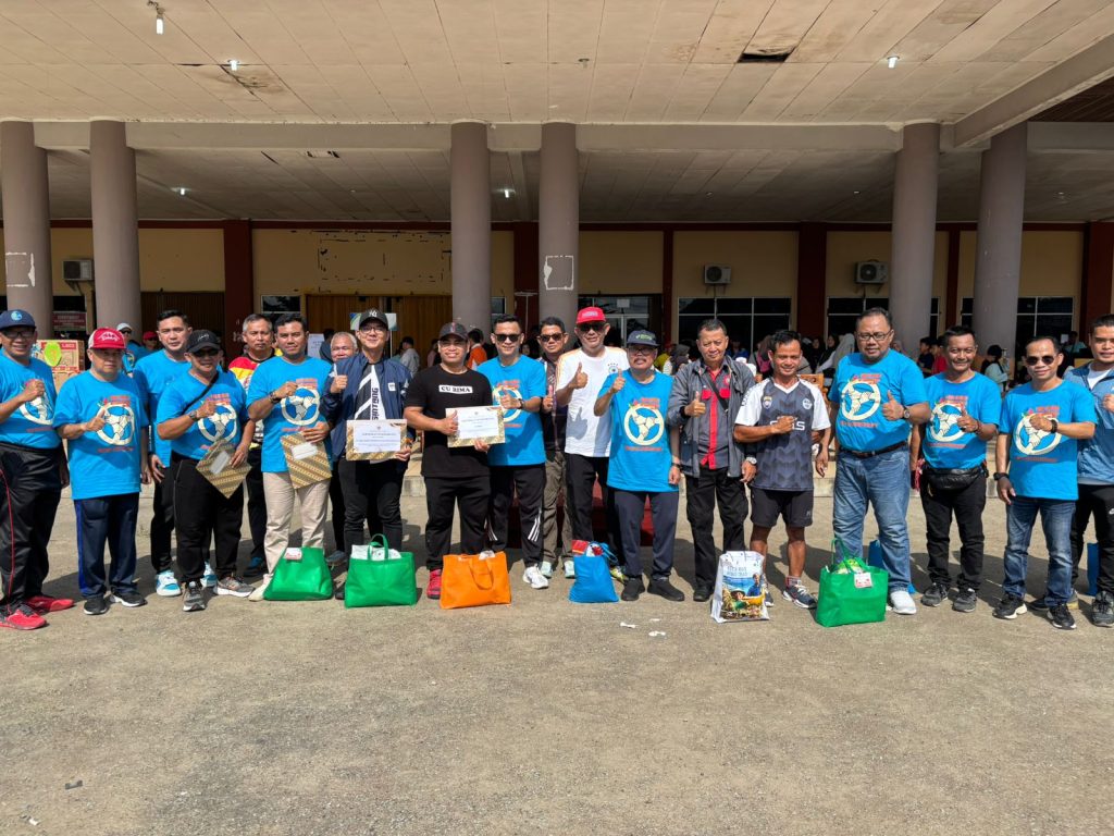 Wakil Bupati Sintang, Florensius Ronny mengikuti peringatan Hari Buruh Nasional.