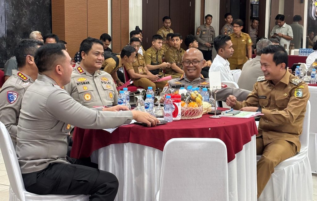 Wakil Bupati Sintang, Florensius Ronny, dalam kegiatan “Rapat Koordinasi dalam Rangka Kesiapan Panen Raya Jagung” pada 23 Juni 2025 di Kepolisian Daerah Kalimantan Barat, Pontianak. 