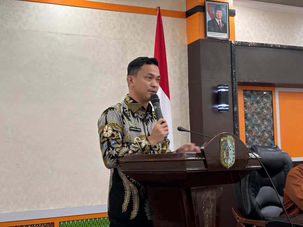 Wakil Bupati Sintang, Florensius Ronny membuka rapat koordinasi percepatan Luas Tambah Tanam(LTT)  padi, jagung, kedelai pada Kamis, 10 Juli 2025.