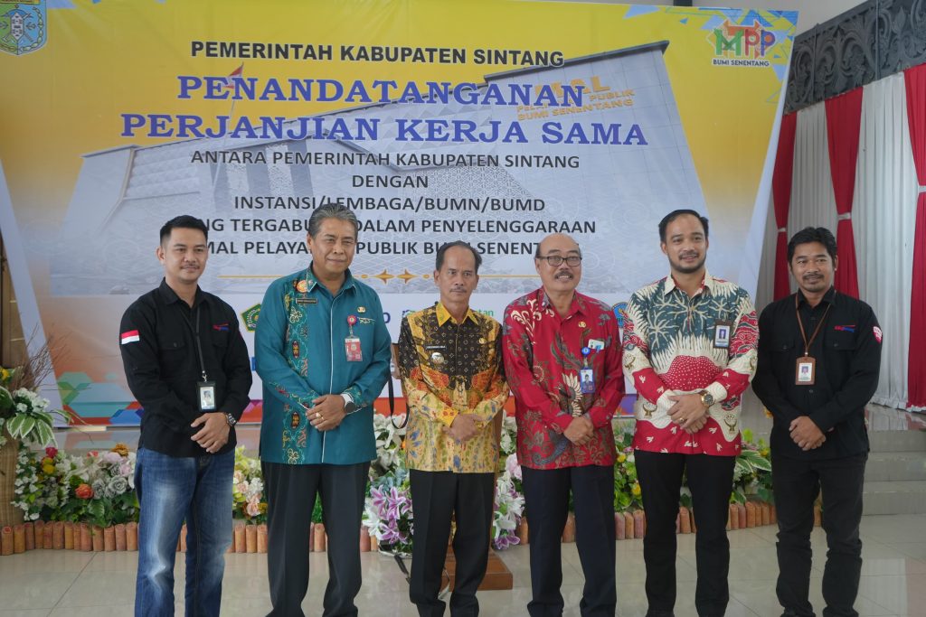 Bupati Sintang, Gregorius Herkulanus Bala dalam kegiatan Perjanjian Kerjasama atar Instansi, BUMN dan BUMD pada Jumat, 11 Juli 2025 di Pendopo Bupati.