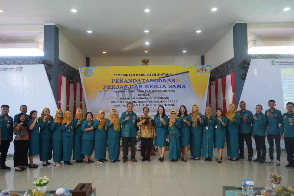 Bupati Sintang, Gregorius Herkulanus Bala menandatangi perjanjian kerjasama di Pendopo Bupati pada Jumat, 11 Juli 2025. 