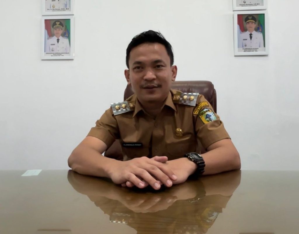 Wakil Bupati Sintang, Florensius Ronny saat diwawancarai pada Selasa 15 Juli 2025 di Kantor Wakil Bupati Sintang. 