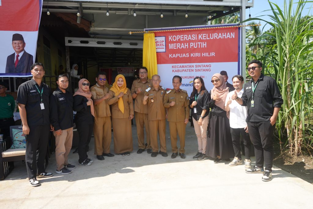 Bupati Sintang, Gregorius Herkulanus Bala resmikan Koperasi Merah Putih pertama di Kabupaten Sintang pada Senin, 21 Juli 2025.
