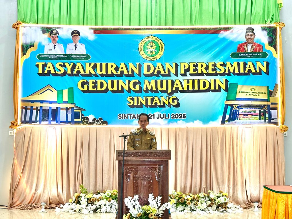 Bupati Sintang, Gregorius Herkulanus Bala meresmikan Gedung Mujahidin pada Senin, 21 Juli 2025.