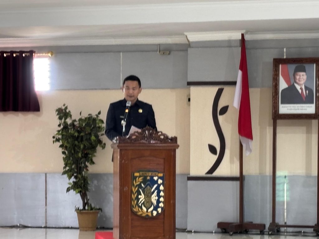 Rapat Paripurna ke-10 masa persidangan II tahun 2025 pada Senin, 21 Juli 2025 di Kantor DPRD Sintang.