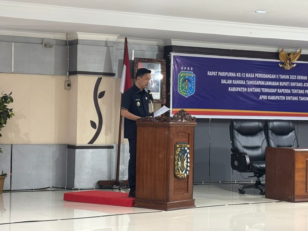 Wakil Bupati Sintang, Florensius Ronny dalam agenda mendengarkan usulan Fraksi DPRD Sintang pada Senin 21 Juli 2025. 