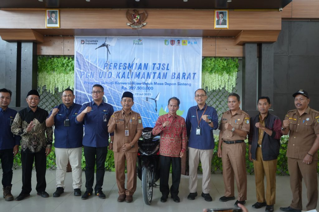 Pada Selasa, 22 Juli 2025, Bupati Sintang, Gregorius Herkulanus Bala hadir dalam peresmian Tanggung Jawab Sosial dan Lingkungan (TJSL) PLN Unit Induk Distribusi (UID) Kalimantan Barat di SMK Negeri 1 Sintang.