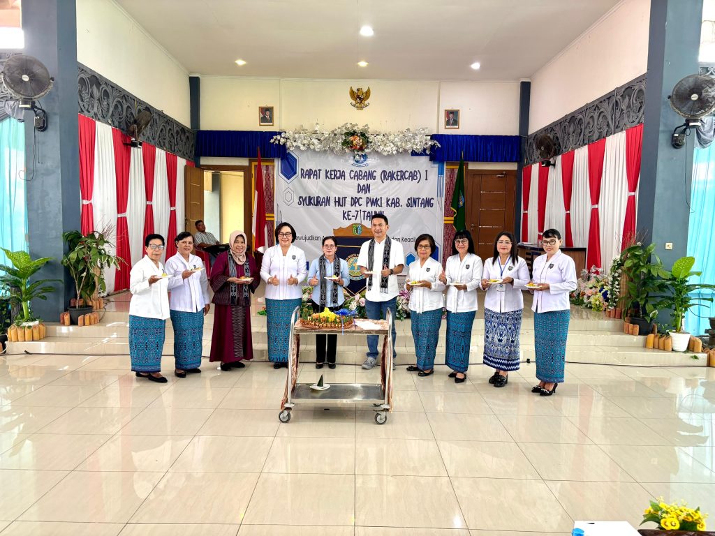 Wakil Bupati Sintang, Florensius Ronny dalam acara RAKERCAB dan HUT DPC PWKI Kabupaten Sintang ke-7 di Pendopo Bupati pada Sabtu, 26 Juli 2025.