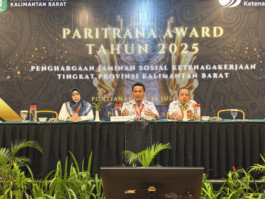 Wakil Bupati Sintang, Florensius Ronny dalam acara Paritrana Award di Hotel Mercure Pontianak, pada Rabu, 30 Juli 2025.