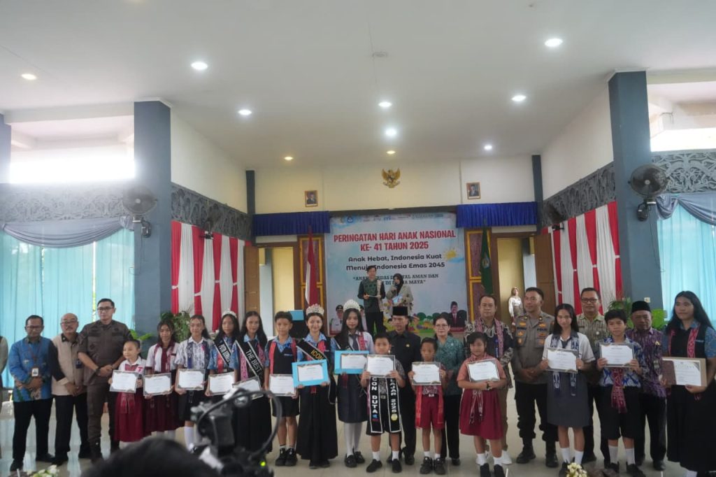 Bupati Sintang, Gregorius Herkulanus Bala dalam peringatan Hari Anak Nasional 2025 di Aula Pendopo Bupati pada Kamis, 31 Juli 2025.