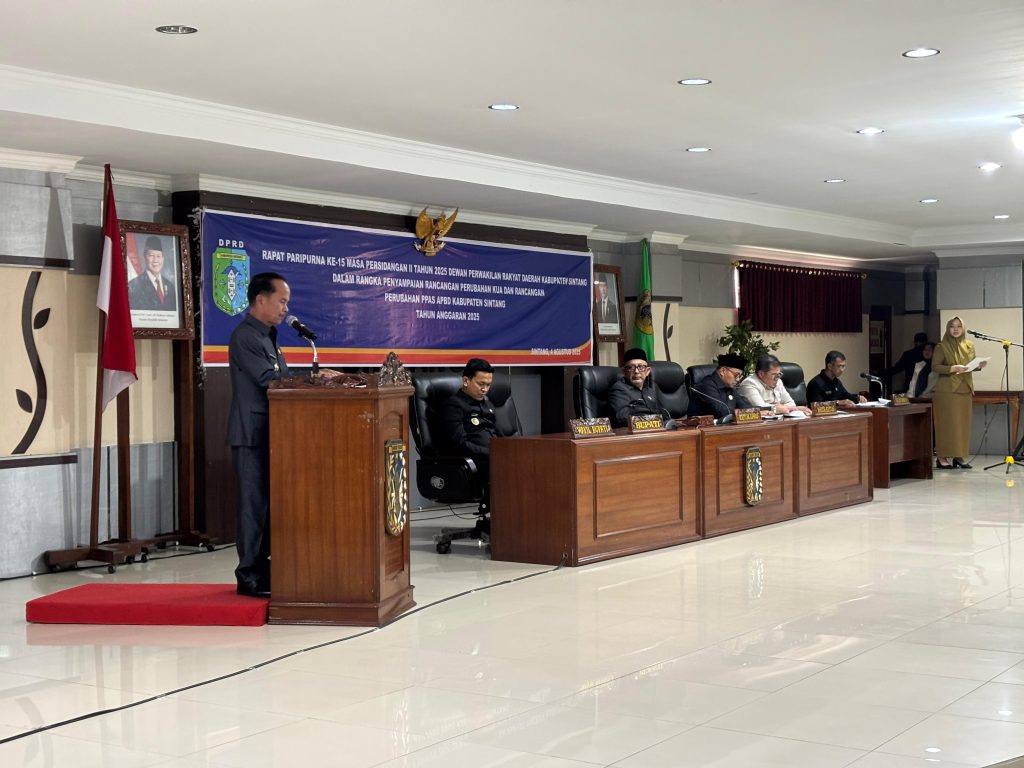 Bupati Sintang, Gregorius Herkulanus Bala di Gedung DPRD Sintang pada Senin, 4 Agustus 2025. 