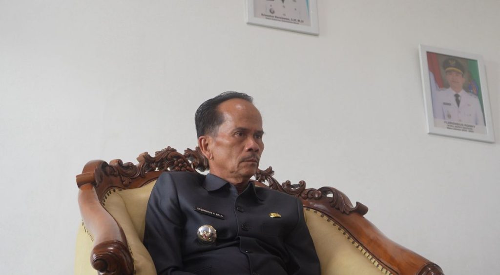 Bupati Sintang, Gregorius Herkulanus Bala dalam wawancara ekslusif bersama Langit Semesta Media pada Senin, 4 Agustus 2025 di Kantor Bupati Sintang.