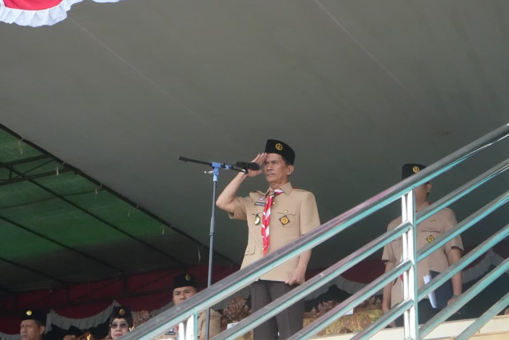Bupati Sintang, Gregorius Herkulanus Bala, dalam upaca peringatan Hari Pramuka ke-64 pada Kamis, 14 Agustus 2025 di Stadion Baning.