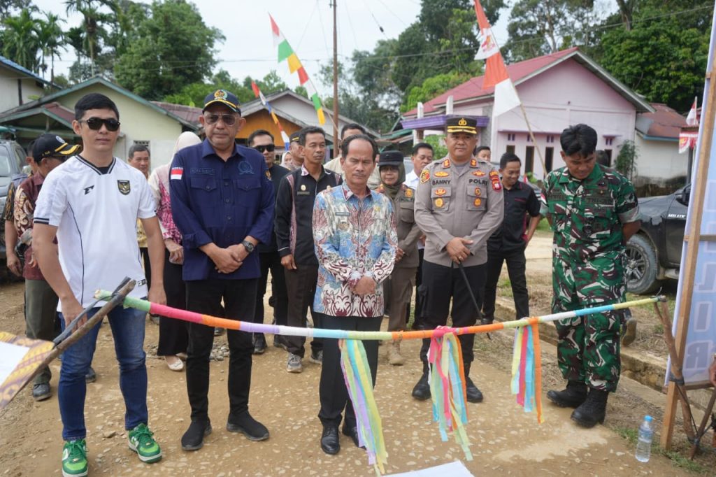 Bupati Sintang, Gregorius Herkulanus Bala di acara Open Turnamen Piala Askab PSSI Sintang pada Kamis, 21 Agustus 2025 di Kecamatan Kayan Hilir.