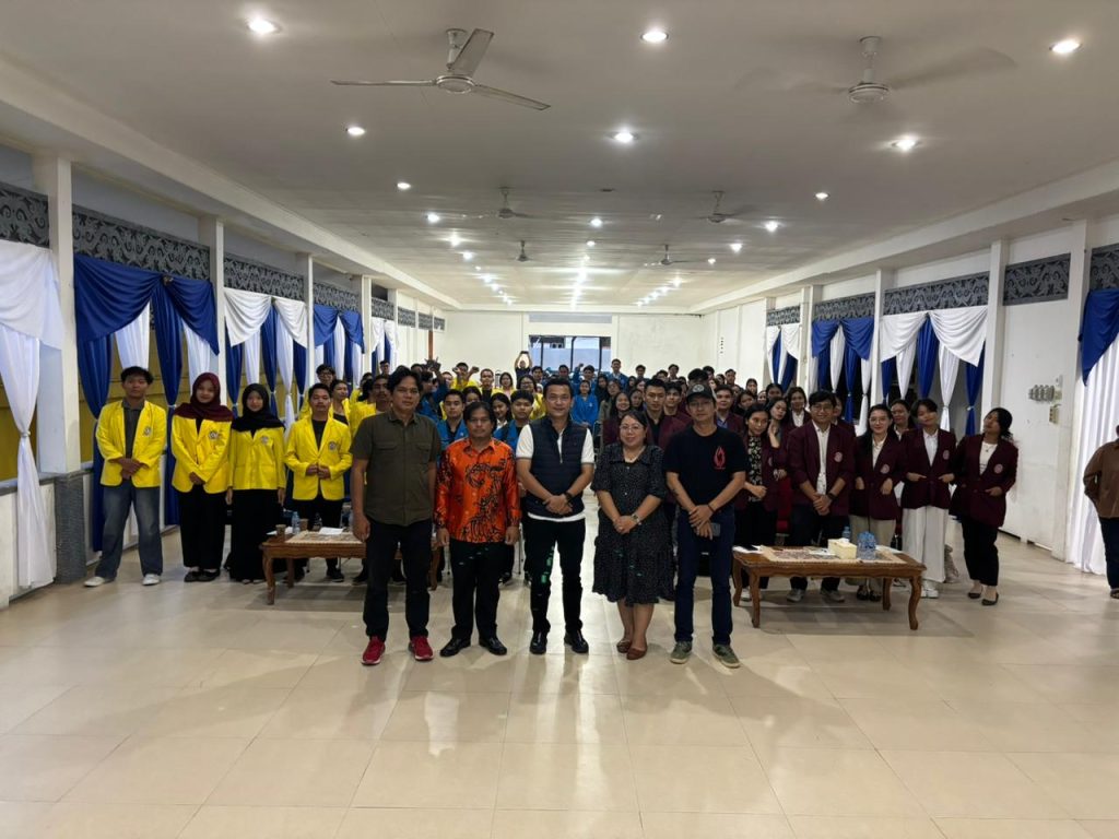 Wakil Bupati Sintang, Florensius Ronny menjadi pembicara kuliah umum bertajuk “Membongkar Rahasia Public Speaking, Negosiasi dan Seni Kepemimpinan” pada Sabtu, 6 September 2025 di Pendopo Wakil Bupati.